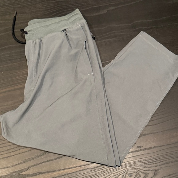 Under Armour Men's Light Gray Jogger Pants - Picture 1 of 5